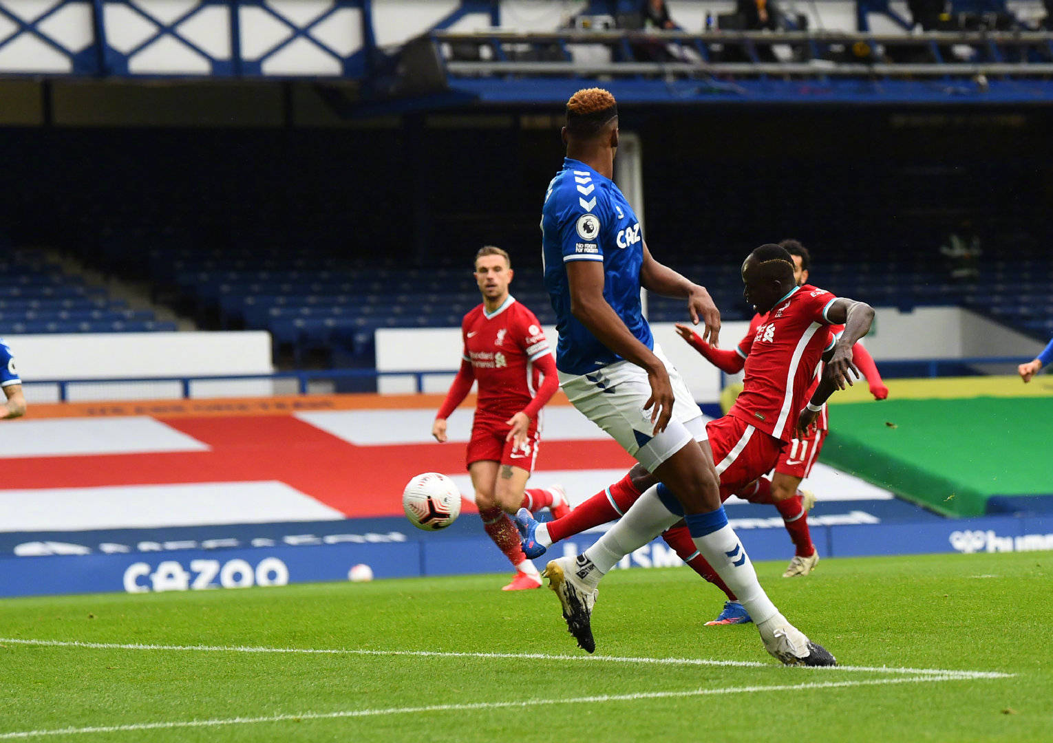 赤裸上身 赤裸上身